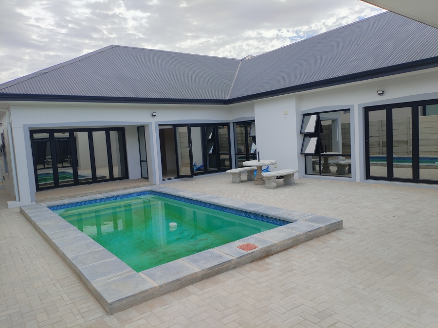5 Bedroom Property for Sale in Tafelzicht Western Cape